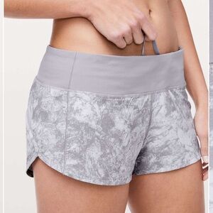 Lululemon Speed Up Low-Rise Lined Short 2.5" Gray / White Marble Sz 4